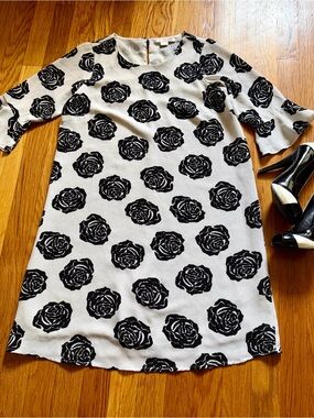 C&E Black & White Rose Print Shift Dress